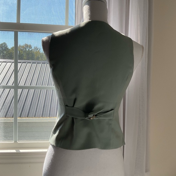 A&F Mara Tailored Vest Squareneck Top - Picture 6 of 6